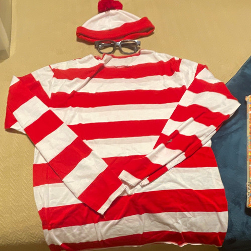 Where waldo men women - men,
